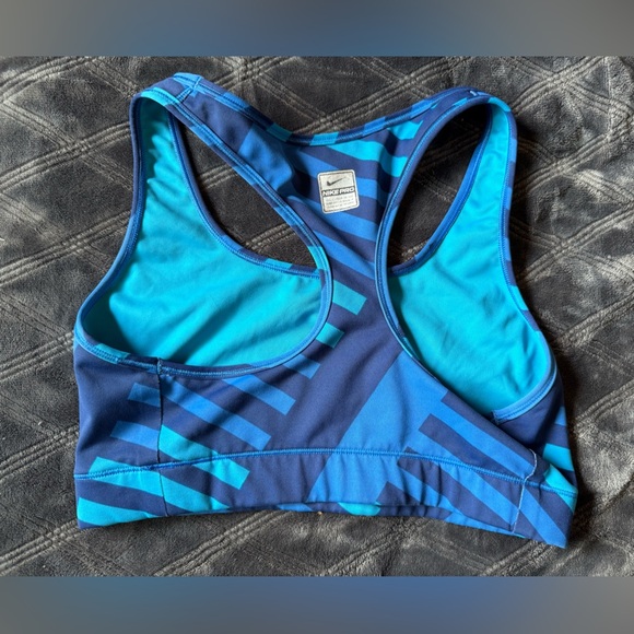 Nike Women's Blue Sports Bra size Medium - Picture 3 of 3